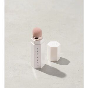 FENTY BEAUTY PORTABLE CONTOUR & CONCEALER BRUSH 150 NIB